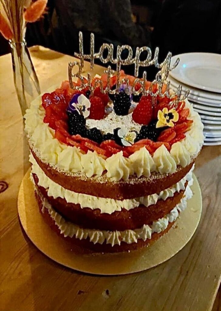 Custom birthday cakes in Birchington